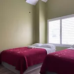 Private Los Angeles Room w/ Free WIFI, AC&Private Fridge.