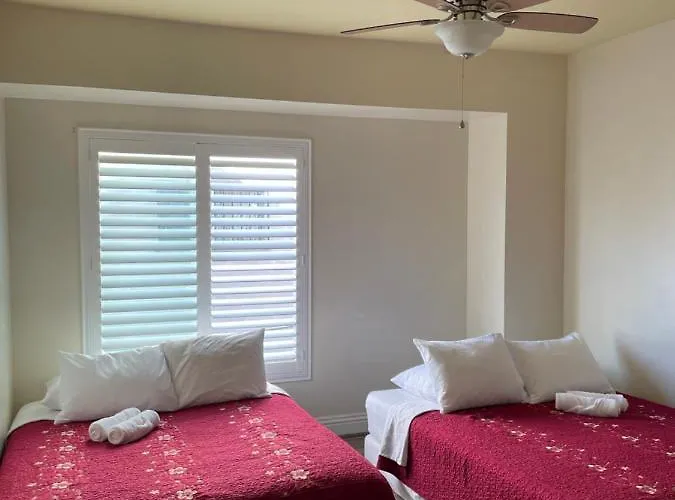Private Los Angeles Room w/ Free WIFI, AC&Private Fridge.