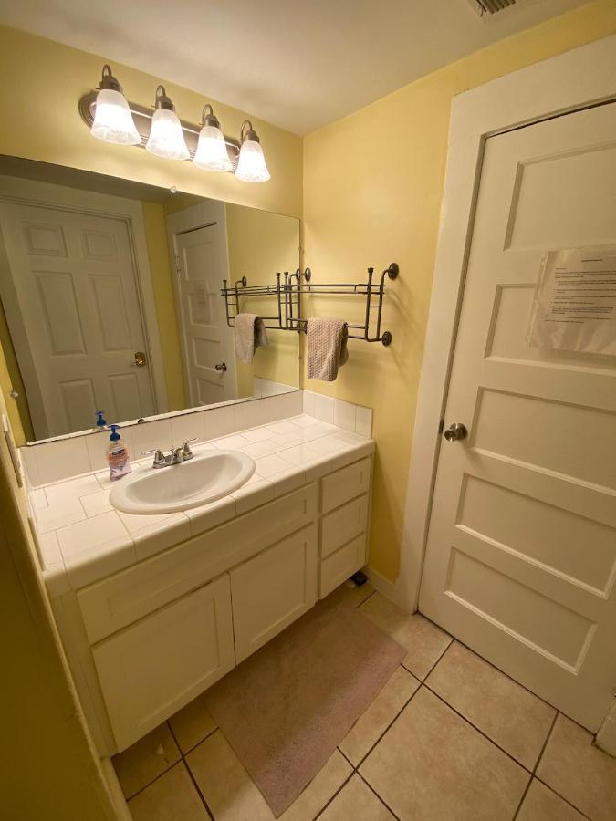 Private Angeles W/ Free Wifi, Ac&private Fridge.