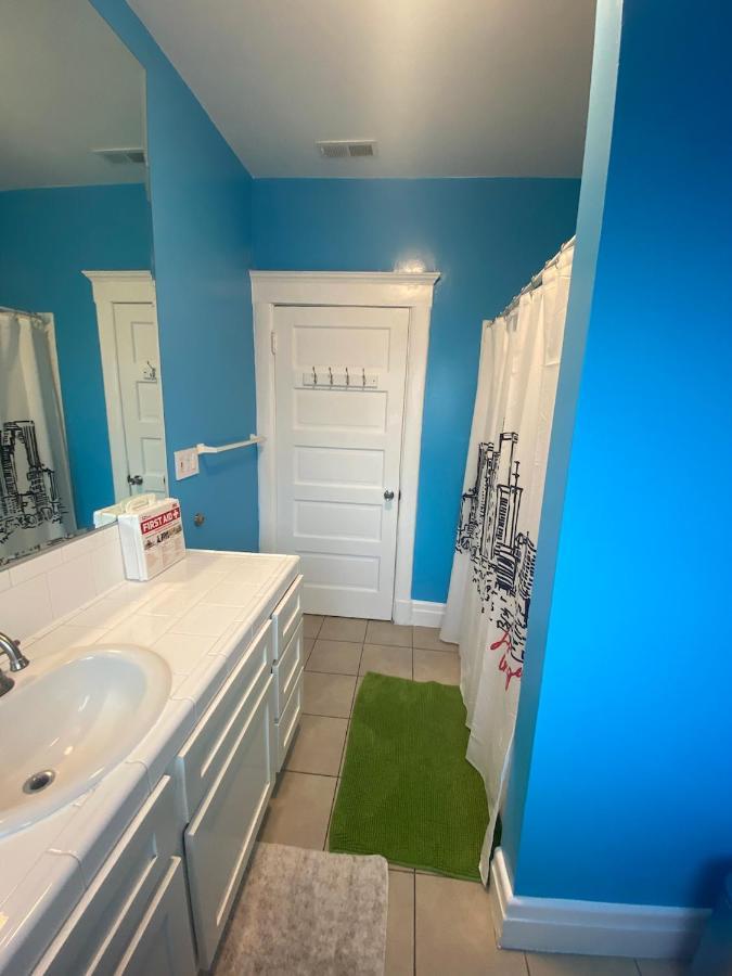 Private Angeles W/ Free Wifi, Ac&private Fridge. * Los Ángeles