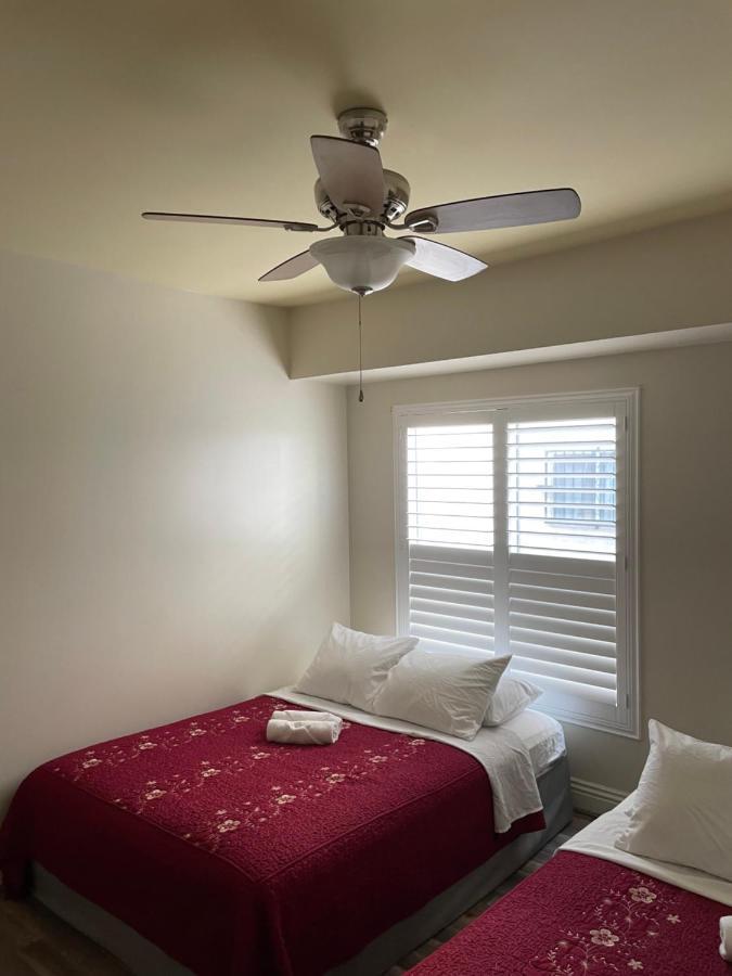 Private Angeles W/ Free Wifi, Ac&private Fridge. Habitación en casa particular Los Ángeles