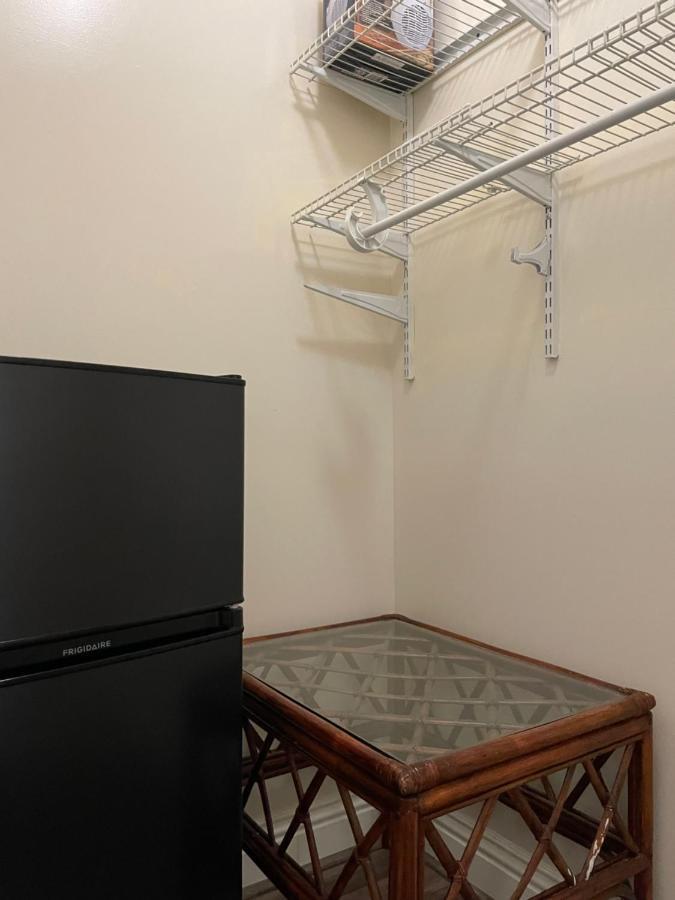 Private Angeles W/ Free Wifi, Ac&private Fridge. Habitación en casa particular