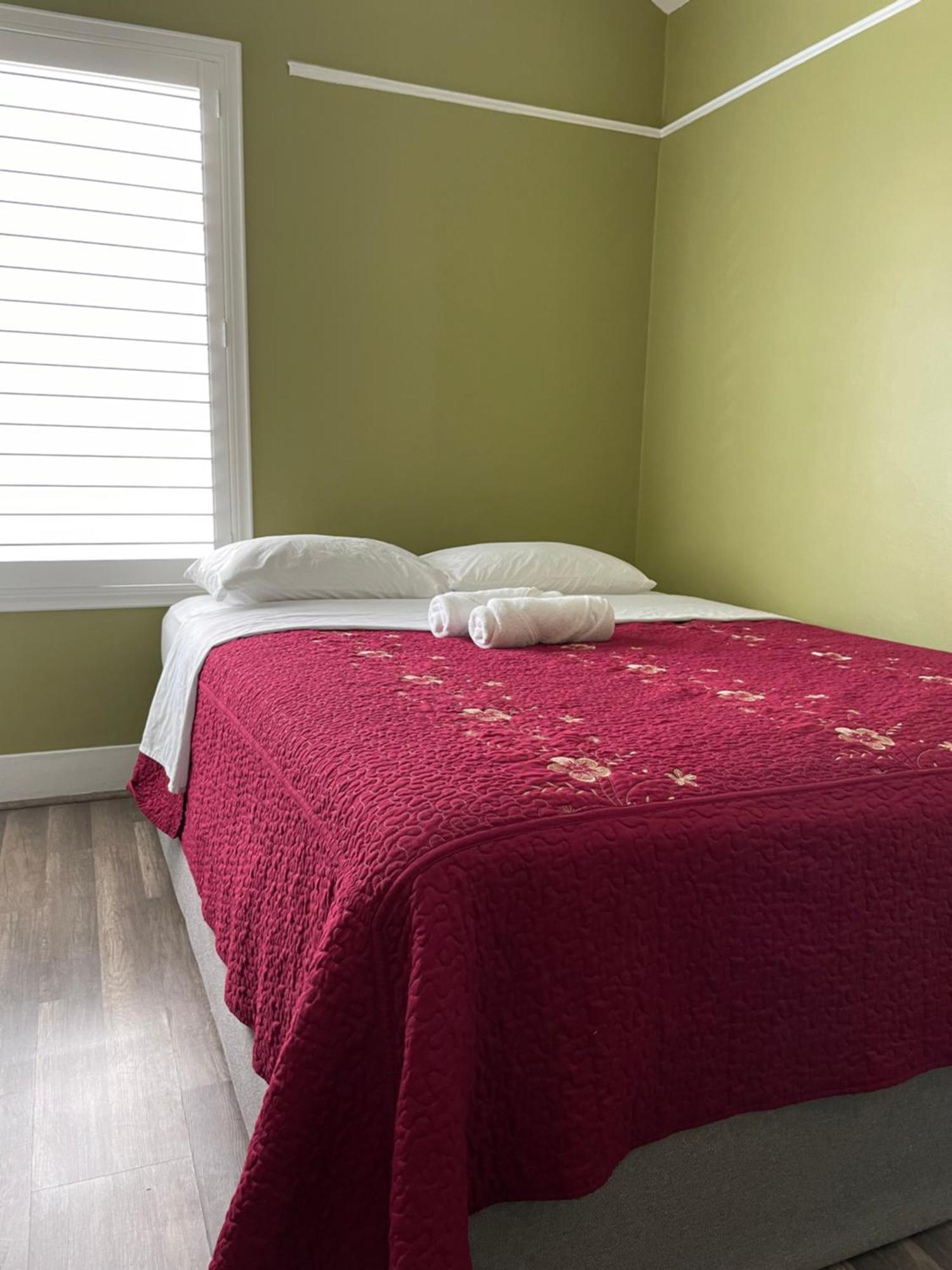 Private Angeles W/ Free Wifi, Ac&private Fridge.